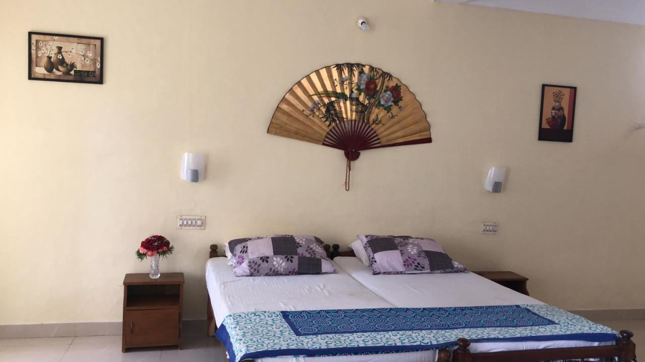 Sandy Beach Hotel Тривандрум Экстерьер фото